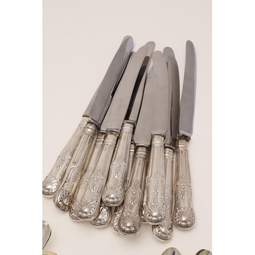 4 - AN EARLY 20TH CENTURY MATCHED PART-CANTEEN OF KING'S PATTERN FLATWARE & CUTLERY:-. 11 table forks, 1... 