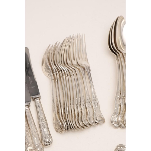 4 - AN EARLY 20TH CENTURY MATCHED PART-CANTEEN OF KING'S PATTERN FLATWARE & CUTLERY:-. 11 table forks, 1... 