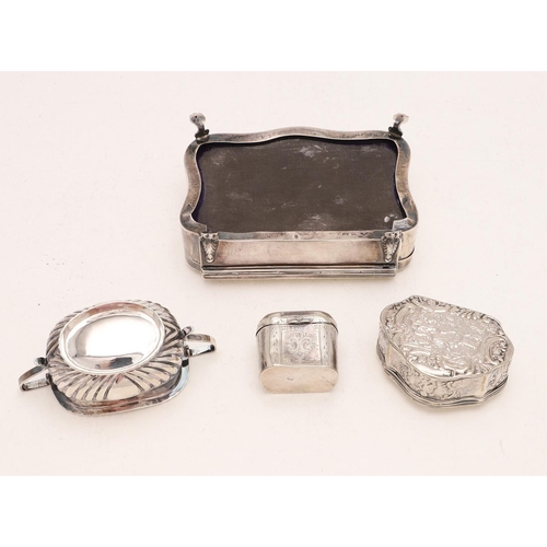 407 - A GEORGE V DRESSING TABLE BOX. shaped rectangular outline, on four short paw legs and with engraved ... 