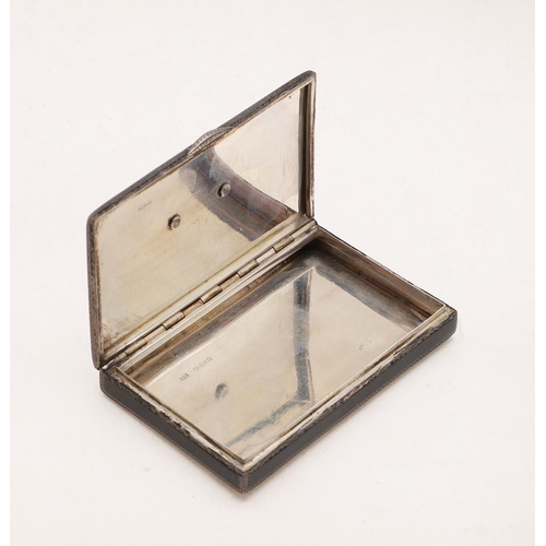 413 - A 20TH CENTURY CONTINENTAL SILVER & BLACK ENAMEL BOX. rectangular, with engraved borders and an appl... 