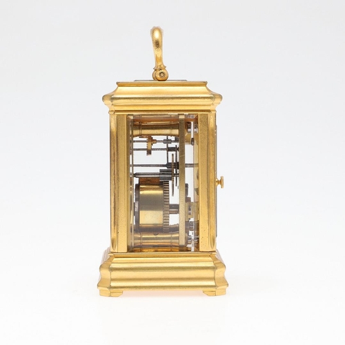 1422 - A LATE 19TH/EARLY 20TH CENTURY FRENCH BRASS MINIATURE CARRIAGE CLOCK. the white enamel dial with Rom... 