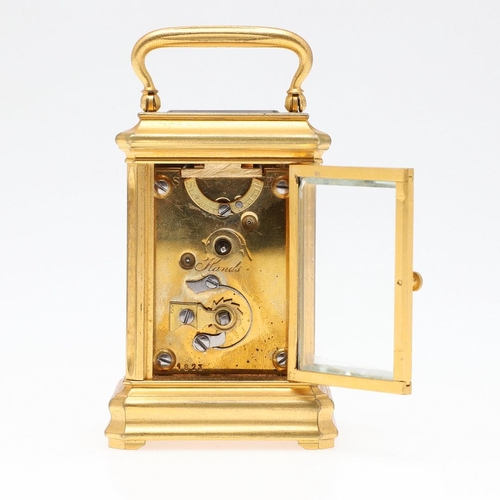 1422 - A LATE 19TH/EARLY 20TH CENTURY FRENCH BRASS MINIATURE CARRIAGE CLOCK. the white enamel dial with Rom... 