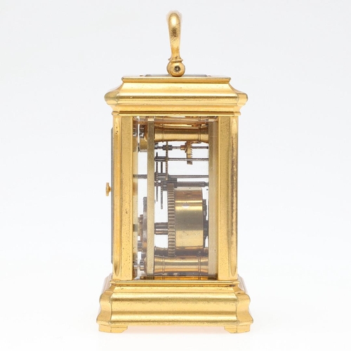 1422 - A LATE 19TH/EARLY 20TH CENTURY FRENCH BRASS MINIATURE CARRIAGE CLOCK. the white enamel dial with Rom... 