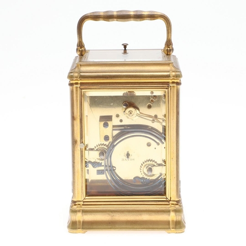 1425 - AN 19TH CENTURY BRASS REPEATING CARRIAGE CLOCK. the eight day two train movement striking the quarte... 