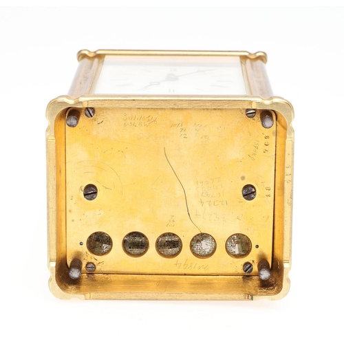 1425 - AN 19TH CENTURY BRASS REPEATING CARRIAGE CLOCK. the eight day two train movement striking the quarte... 