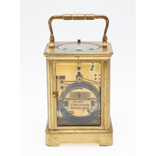 1426 - AN EARLY 20TH CENTURY FRENCH BRASS REPEATING CARRIAGE CLOCK. the enamel dial signed Goldsmiths' Comp... 