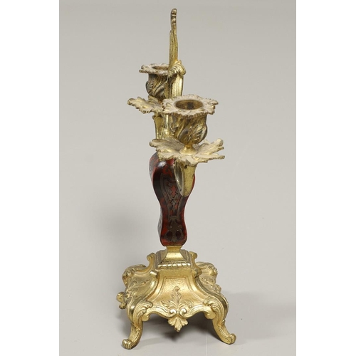 1428 - A 20TH CENTURY FRENCH BOULLE EFFECT CLOCK GARNITURE. the clock with enamel dial above a visible pend... 