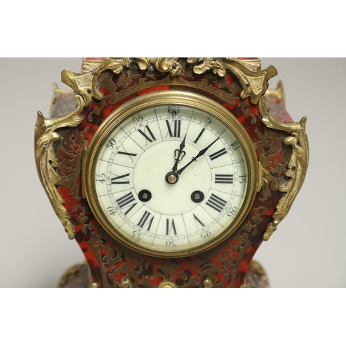 1428 - A 20TH CENTURY FRENCH BOULLE EFFECT CLOCK GARNITURE. the clock with enamel dial above a visible pend... 