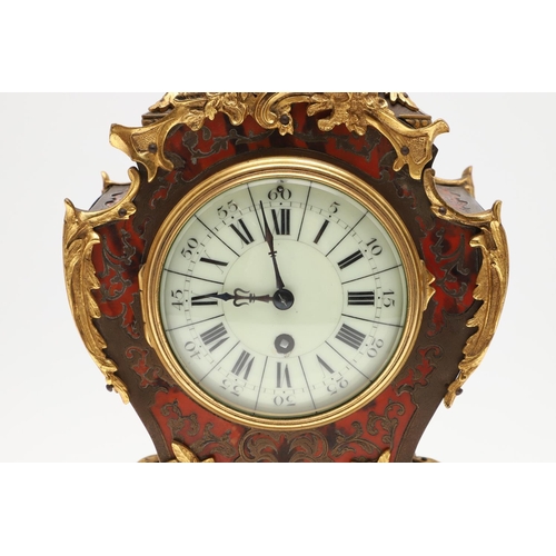 1435 - A FRENCH BOULLE EFFECT MANTEL CLOCK. the case with applied gilt metal mounts, painted tortoiseshell ... 