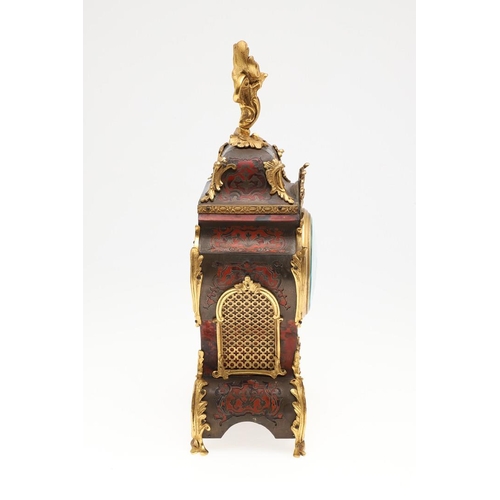 1435 - A FRENCH BOULLE EFFECT MANTEL CLOCK. the case with applied gilt metal mounts, painted tortoiseshell ... 