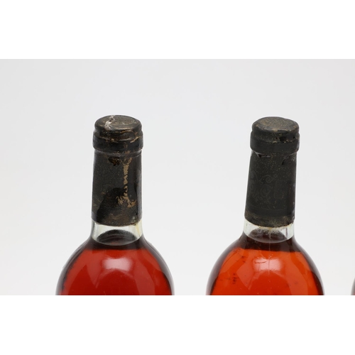 1472 - 1976 CHATEAU GUIRAUD PREMIER CRU SAUTERNES. four loose bottles.  *CR  Appear sealed but three bottle... 