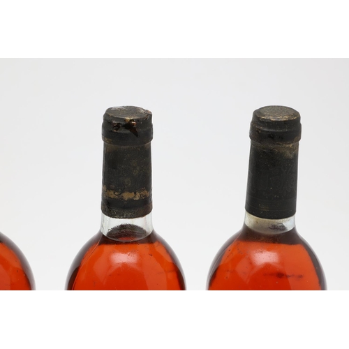 1472 - 1976 CHATEAU GUIRAUD PREMIER CRU SAUTERNES. four loose bottles.  *CR  Appear sealed but three bottle... 