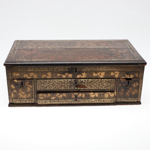 1488 - A CHINESE EXPORT LACQUERED BOX, CIRCA 1800. finely decorated all over with scrolling foliage, the re... 