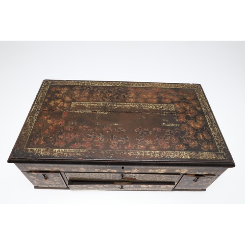 1488 - A CHINESE EXPORT LACQUERED BOX, CIRCA 1800. finely decorated all over with scrolling foliage, the re... 