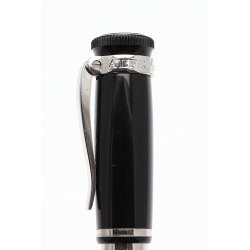 1516 - ALFRED DUNHILL: SENTRYMAN FOUNTAIN PEN. with carbon fibre cap and barrel and brushed white metal cli... 