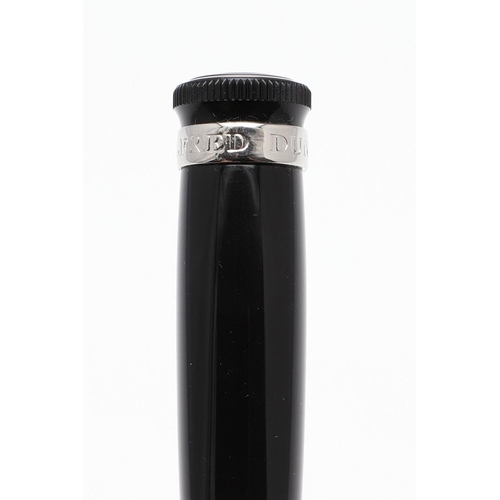 1516 - ALFRED DUNHILL: SENTRYMAN FOUNTAIN PEN. with carbon fibre cap and barrel and brushed white metal cli... 