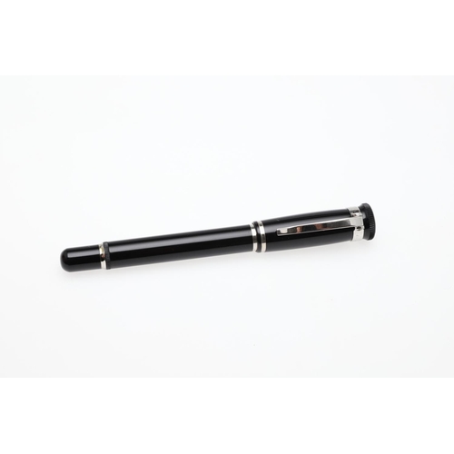 1516 - ALFRED DUNHILL: SENTRYMAN FOUNTAIN PEN. with carbon fibre cap and barrel and brushed white metal cli... 