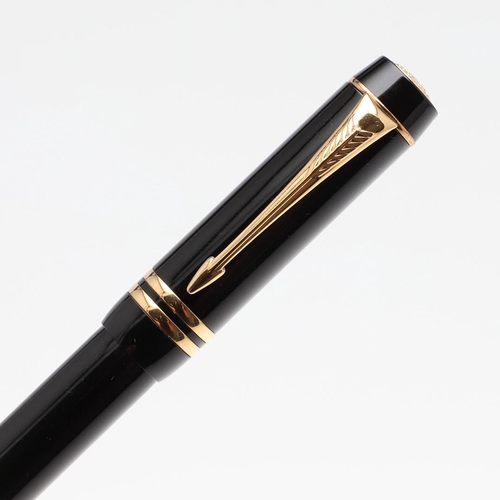 1518 - PARKER: DUOFOLD CENTENNIAL FOUNTAIN PEN. black resin cased with gold tone metal mounts and double ba... 