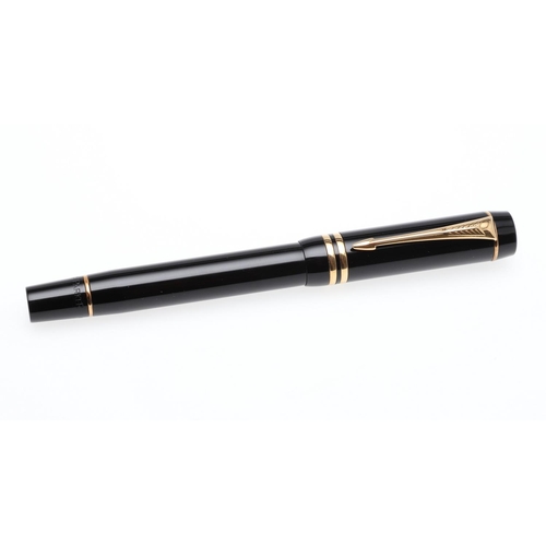 1518 - PARKER: DUOFOLD CENTENNIAL FOUNTAIN PEN. black resin cased with gold tone metal mounts and double ba... 