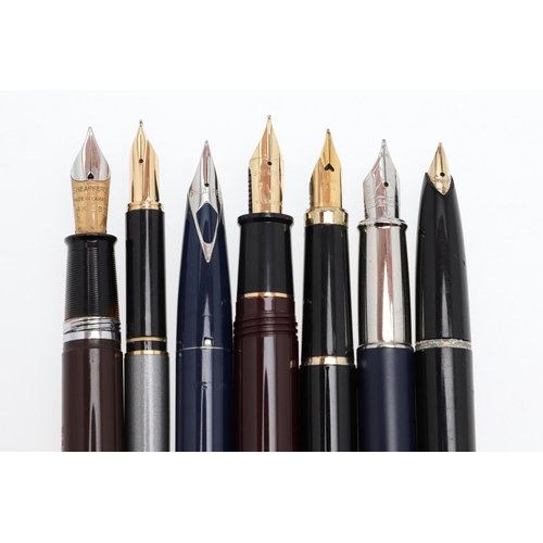 1541 - SHEAFFER: SEVEN VINTAGE WHITE DOT FOUNTAIN PENS. comprising a 330 navy blue and steel trim pen, a To... 