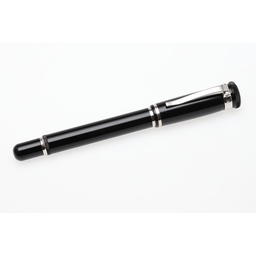 1543 - ALFRED DUNHILL: SENTRYMAN FOUNTAIN PEN. with carbon fibre cap and barrel and brushed white metal cli... 