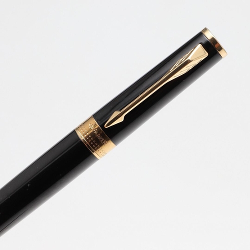 1547 - A MODERN PARKER SONNET FOUNTAIN PEN. with red barrel and cap, gold plated mounts and arrow clip, the... 