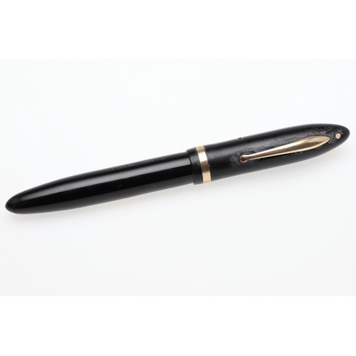 1550 - SHEAFFER: 1940S BLACK CELLULOID FOUNTAIN PEN. the lever filled body stamped W A Sheaffer Pen Co. For... 