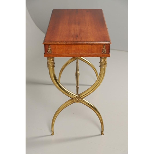 1567 - A FRENCH EMPIRE STYLE MAHOGANY AND BRASS SIDE/WRITING TABLE, CIRCA 1900. with a hinged lid opening t... 