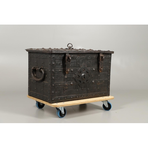 1571 - A 17TH CENTURY GERMAN 'ARMADA' IRON STRONG CHEST. the strapwork lid bearing traces of original green... 