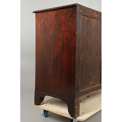 1591 - A GEORGE III MAHOGANY SERPENTINE CHEST OF DRAWERS. the four graduated drawers with octagonal brass s... 