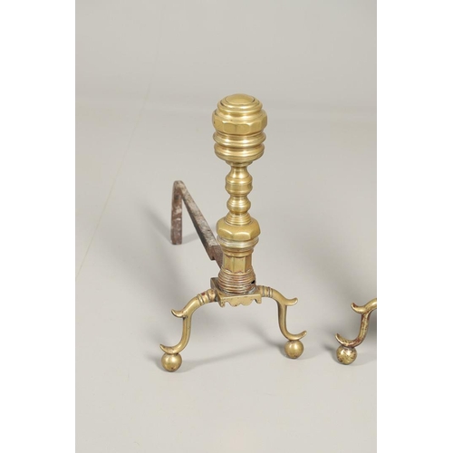 1613 - A PAIR OF AMERICAN FEDERAL BRASS AND IRON FIRE DOGS. each with a multi-shaped column on outswept scr... 