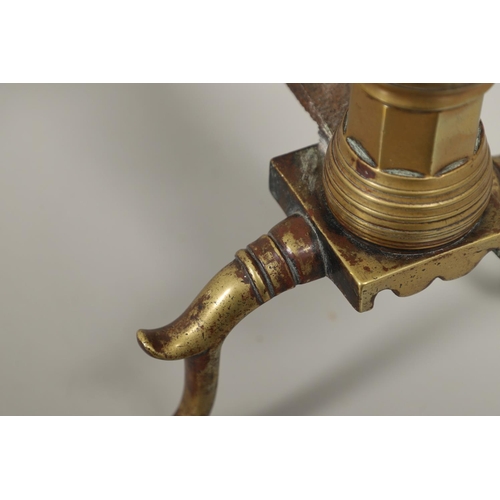 1613 - A PAIR OF AMERICAN FEDERAL BRASS AND IRON FIRE DOGS. each with a multi-shaped column on outswept scr... 