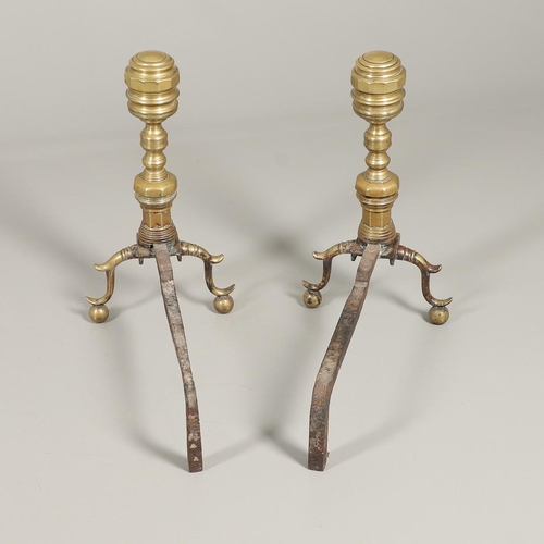 1613 - A PAIR OF AMERICAN FEDERAL BRASS AND IRON FIRE DOGS. each with a multi-shaped column on outswept scr... 