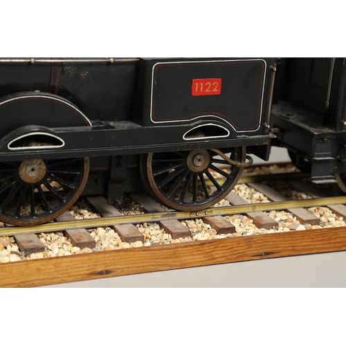 676 - SCRATCH BUILT STEAM LOCOMOTIVE & TENDER - 3 1/2 INCH GUAGE. A well made 3 1/2 inch guage 2-2-4 scrat... 