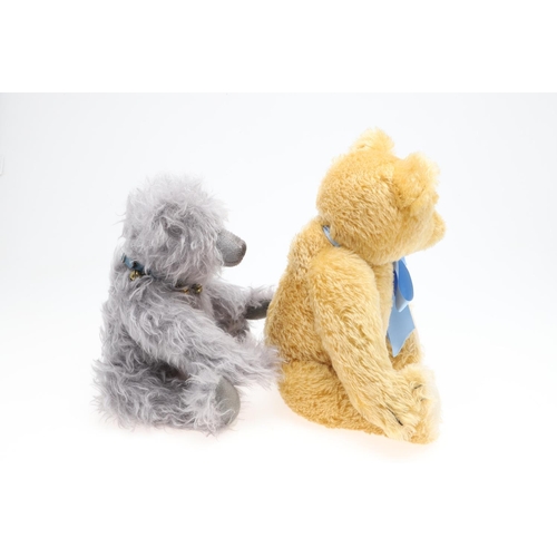 722 - STEIFF TEDDY BEARS 'BELL BOY BEAR' & 'TEDDYBAR 1915 BLOND 50'. Two limited edition Steiff Teddy Bear... 