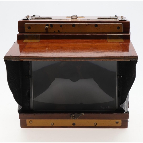 726 - EARLY PLATE CAMERA - 'THE SANDERSON'. A mahogany 'The Sanderson' plate camera with a Koilos lens, in... 