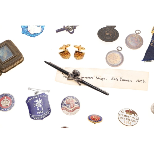 745 - DOOM CLUB BADGE, SILVER DOG SHOW PRIZE MEDALS, GOLD THIMBLE & OTHER COLLECTABLES. An interesting mix... 