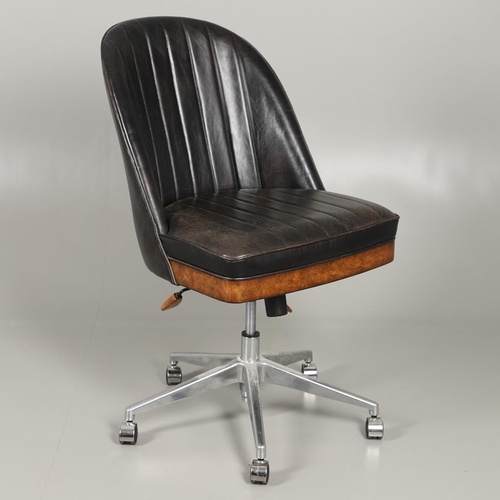 768 - THEODORE ALEXANDER - LARGE MODERNIST 'CLASSIC CAR' DESK & DESK CHAIR, BRIGHTS OF NETTLEBED. A large ... 