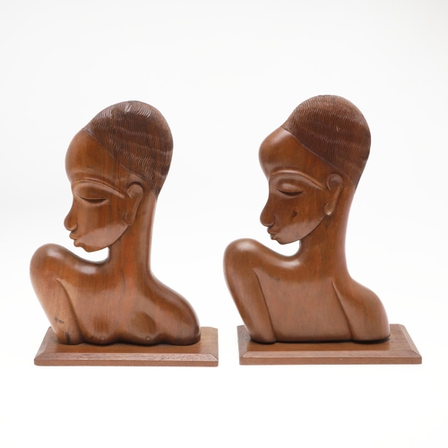 813 - CARVED AFRICAN STYLE BUSTS - IN THE STYLE OF KARL HAGENAUER. In the style of Karl Hagenauer, a pair ... 