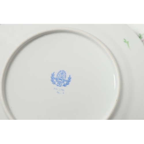 850 - HEREND - BLUE GARLAND PART DINNER SERVICE. Comprising a large oval platter (42cms across), 5 large d... 