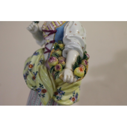 866 - A PAIR OF MEISSEN STYLE PORCELAIN FIGURES OF A LADY AND GENTLEMAN. A pair of Meissen style figures, ... 