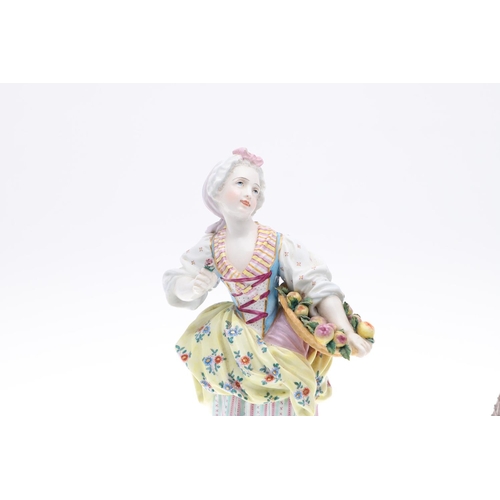 866 - A PAIR OF MEISSEN STYLE PORCELAIN FIGURES OF A LADY AND GENTLEMAN. A pair of Meissen style figures, ... 