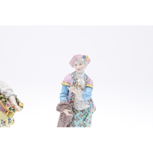 866 - A PAIR OF MEISSEN STYLE PORCELAIN FIGURES OF A LADY AND GENTLEMAN. A pair of Meissen style figures, ... 