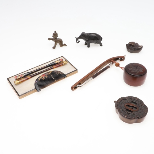 880 - JAPANESE TORTOISESHELL & LACQUER HAIR IMPLEMENTS, BRONZE TSUBA & OTHER ITEMS. A mixed lot including ... 