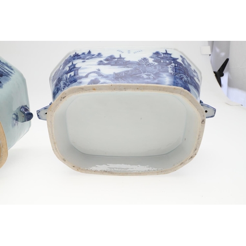 951 - PAIR OF CHINESE EXPORT TUREENS & COVERS. A pair of 18thc Chinese blue and white export lidded tureen... 