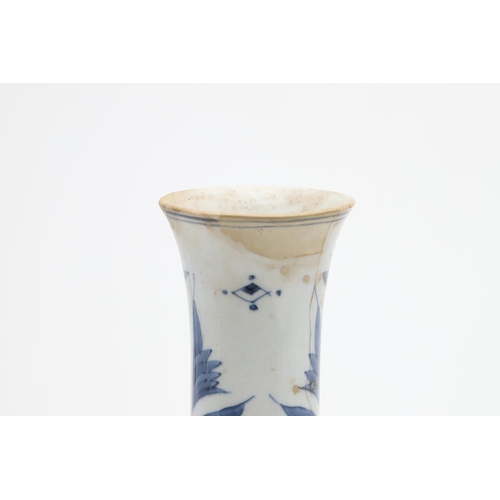 952 - 17THC CHINESE BLUE & WHITE VASE. A transitional porcelain blue and white vase, the bottle shaped vas... 