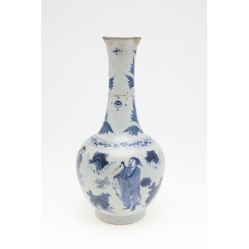 952 - 17THC CHINESE BLUE & WHITE VASE. A transitional porcelain blue and white vase, the bottle shaped vas... 