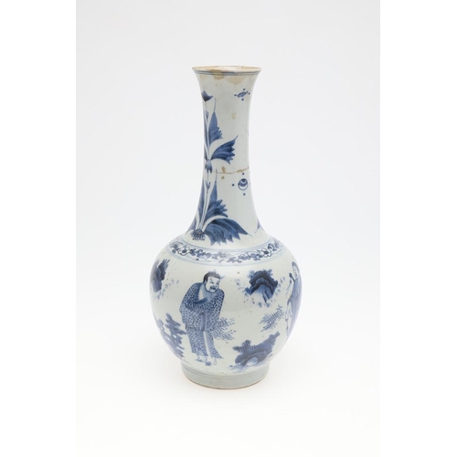 952 - 17THC CHINESE BLUE & WHITE VASE. A transitional porcelain blue and white vase, the bottle shaped vas... 