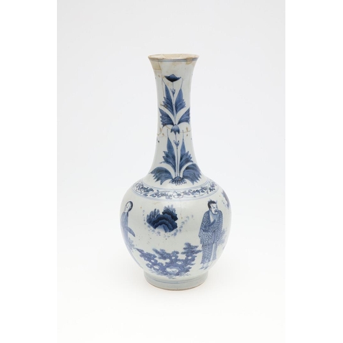 952 - 17THC CHINESE BLUE & WHITE VASE. A transitional porcelain blue and white vase, the bottle shaped vas... 