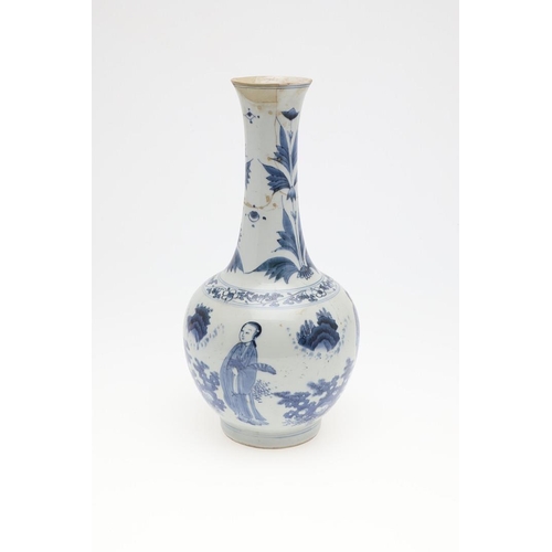 952 - 17THC CHINESE BLUE & WHITE VASE. A transitional porcelain blue and white vase, the bottle shaped vas... 